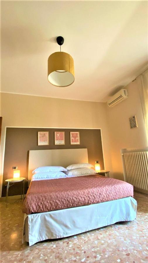 Casa Viola A 900 Mt Dalla Staz. Centrale Pescara Eksteriør bilde
